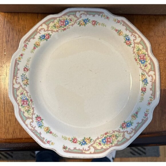 Vintage 1930s Mount Clemens Pottery - Mildred - 9” luncheon plate Light crazing - Picture 1 of 2